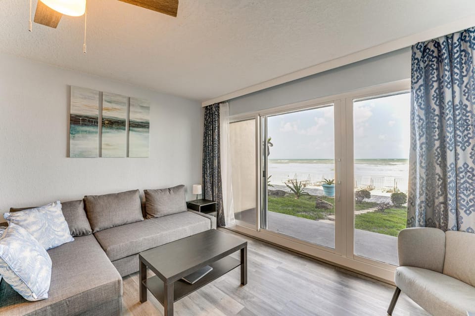Cozy Daytona Beach Condo - Steps to Ocean! House in Florida