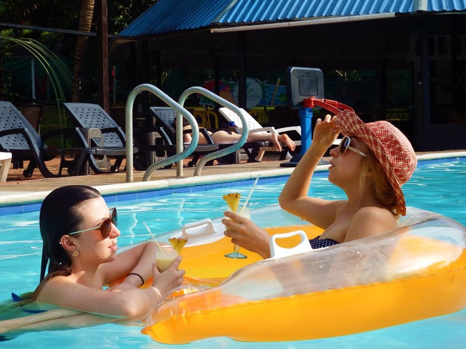 Swimming pool, Alcoholic drinks, Non alcoholic drinks