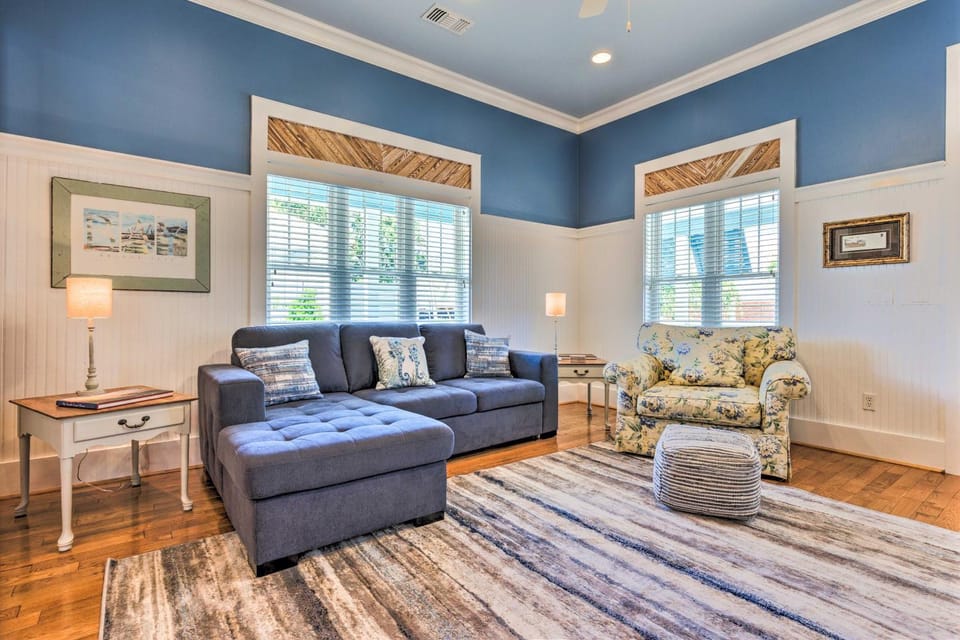Cottage w/ Porch - 3 Min Walk to Bay St Louis House in Bay Saint Louis
