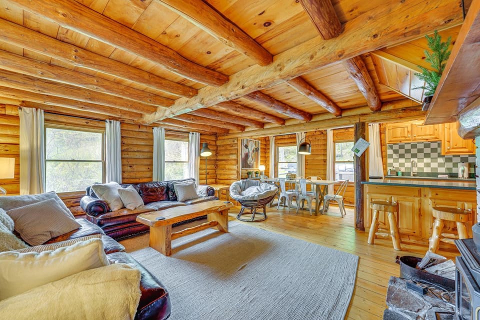 Picture-Perfect Vermont Mtn Cabin w/ Hot Tub! Cabin in Vermont