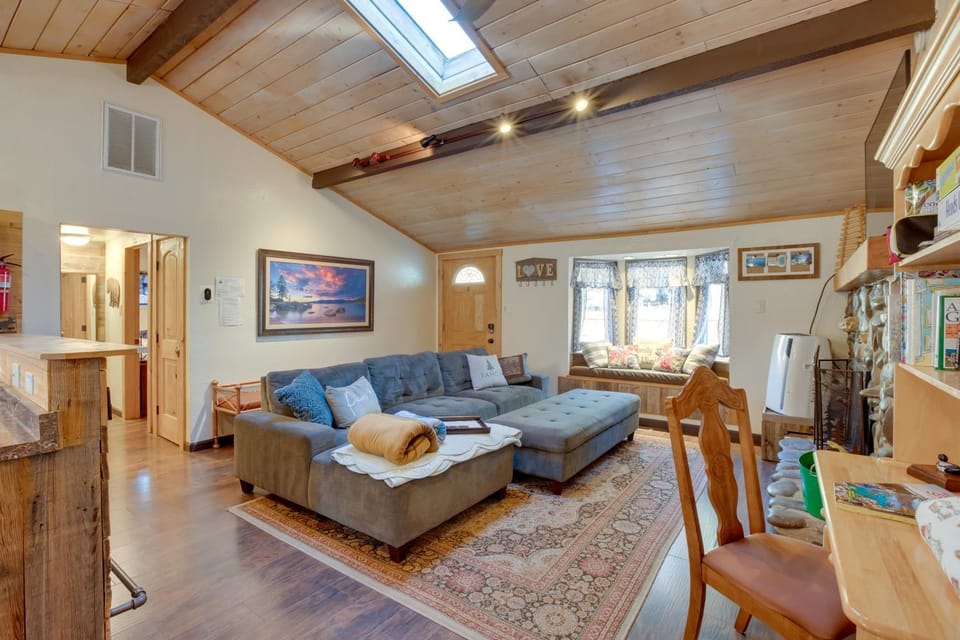 3 Mi to Heavenly Mountain Resort: Home w/ Deck House in Kingsbury