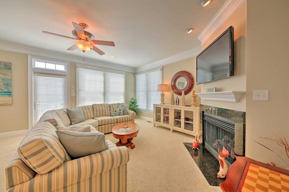 Manteo Waterfront Resort Home w/ 30-Ft Dock! House in Manteo