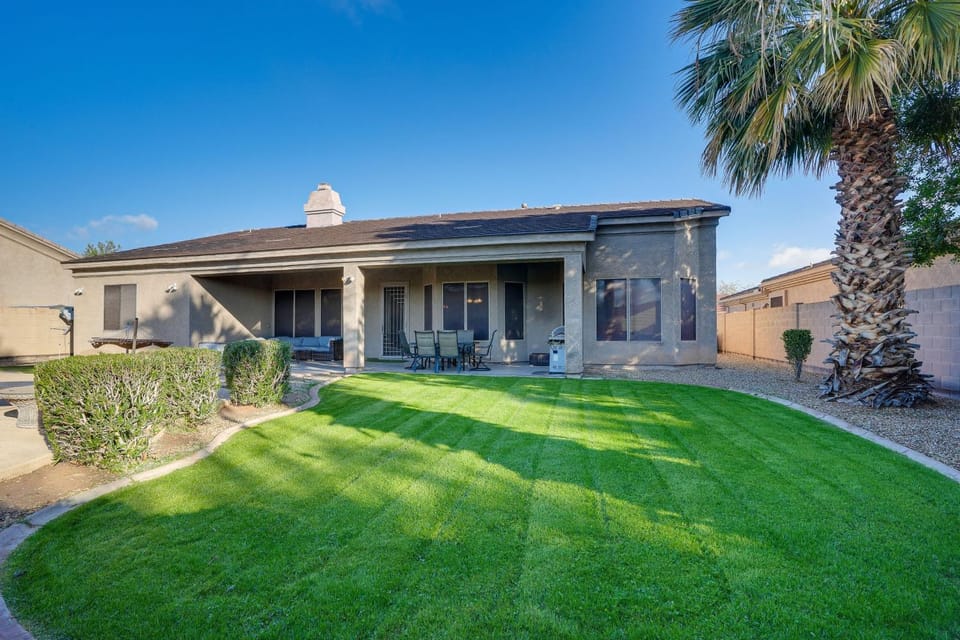 Goodyear Group Getaway w/ Pool & Putting Green House in Avondale