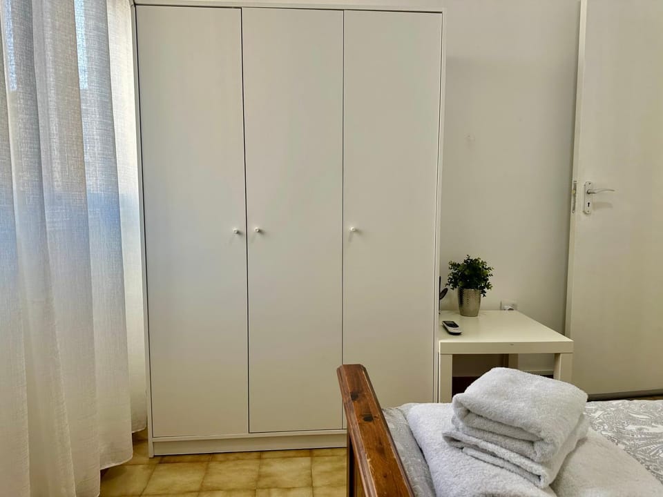 Bed, Bedroom, towels, wardrobe
