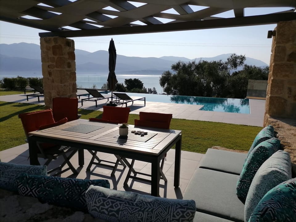 Balcony/Terrace, Mountain view, Pool view, Sea view