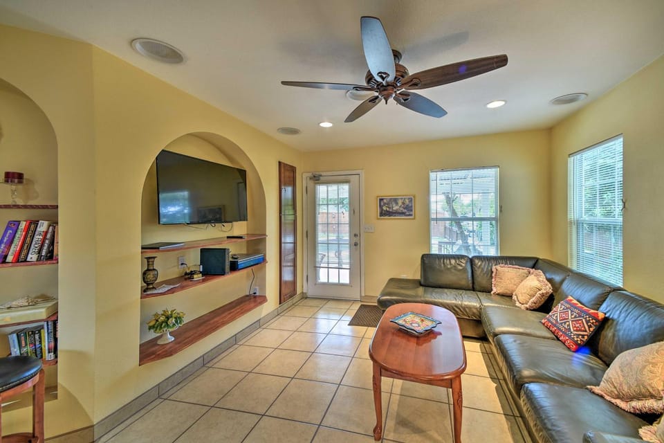 San Antonio House w/ Private Pool, Spa & Grill House in San Antonio