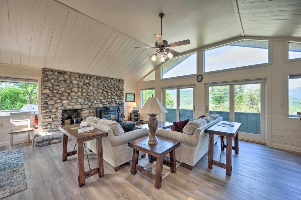 House w/ Balcony ~ 5 Mi to Cranmore Resort! House in Glen