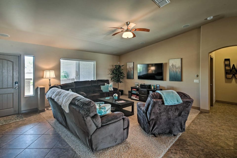 Pool, Hot Tub & Lake Views: Lake Havasu Home! House in Lake Havasu City