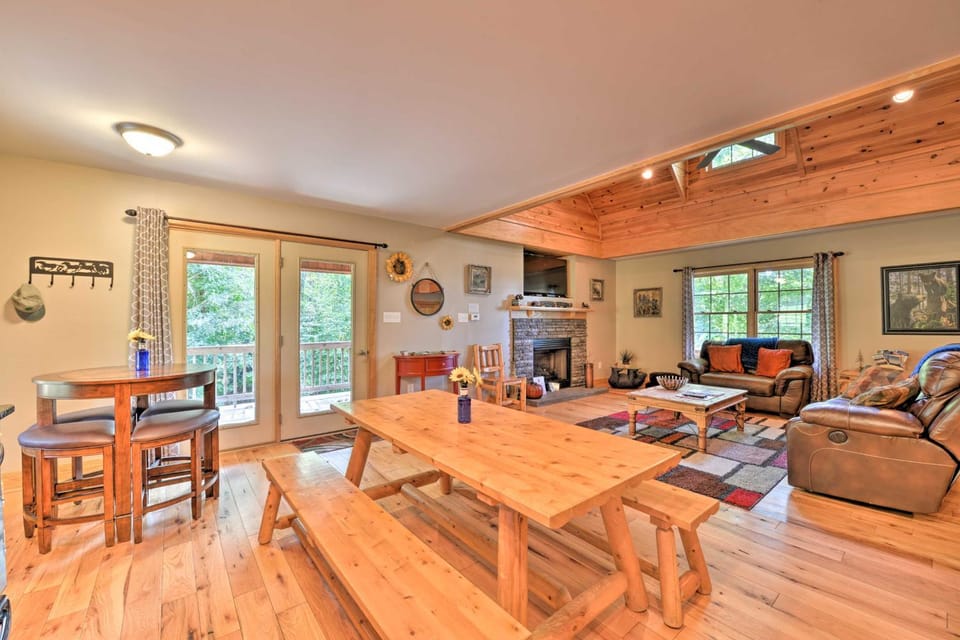 'A Bit of Heaven' Cabin < 13 Miles from Boone! Cabin in Watauga