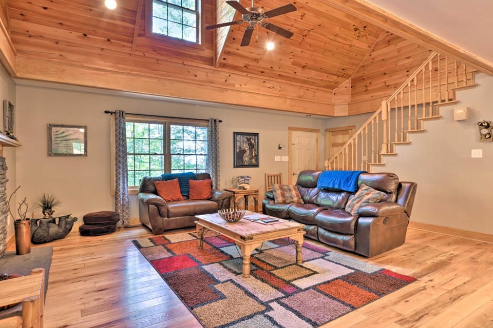 'A Bit of Heaven' Cabin < 13 Miles from Boone! Cabin in Watauga