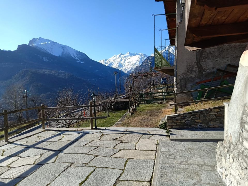 Balcony/Terrace, Mountain view