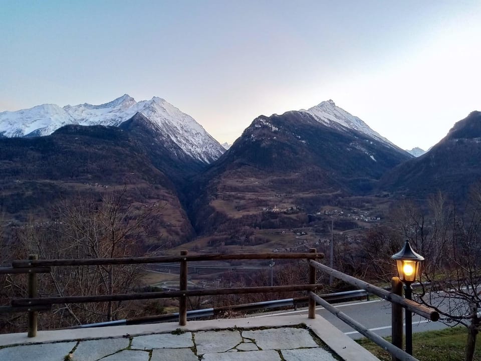 Balcony/Terrace, Mountain view