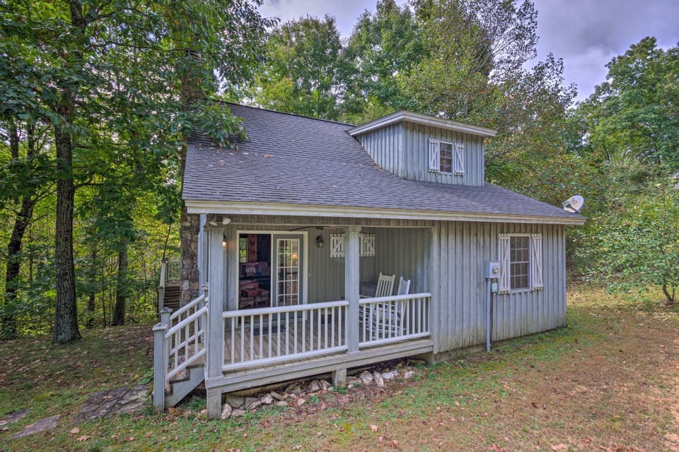 11 Mi to Boone: Secluded Pet-Friendly Cabin! Cabin in Watauga