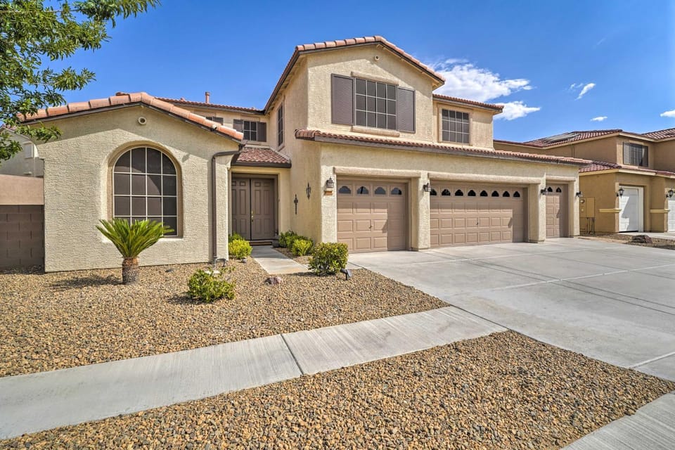 Spacious North Las Vegas Home w/ Yard House in North Las Vegas