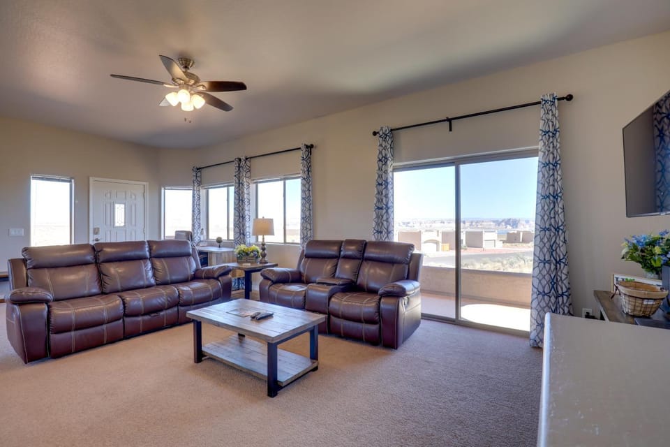 3 Mi to Lake Powell: Pet-Friendly Page Home House in Utah