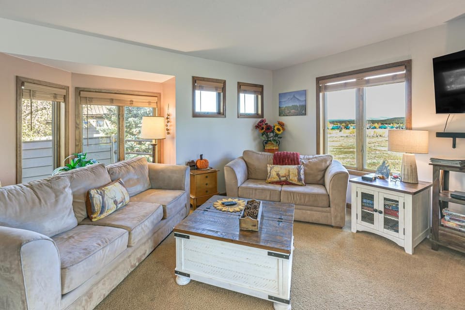 Pagosa Condo w/ Deck, 4 Mi to Hot Springs & Dtwn House in Pagosa Springs