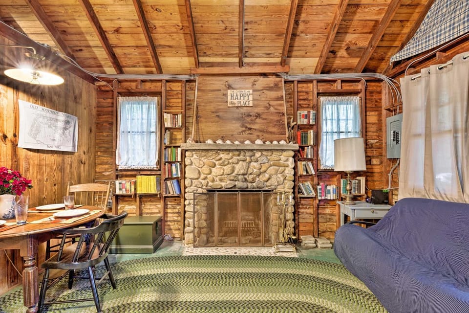 Southold Cottage w/ Patio & Grill - Walk to Beach! House in Peconic