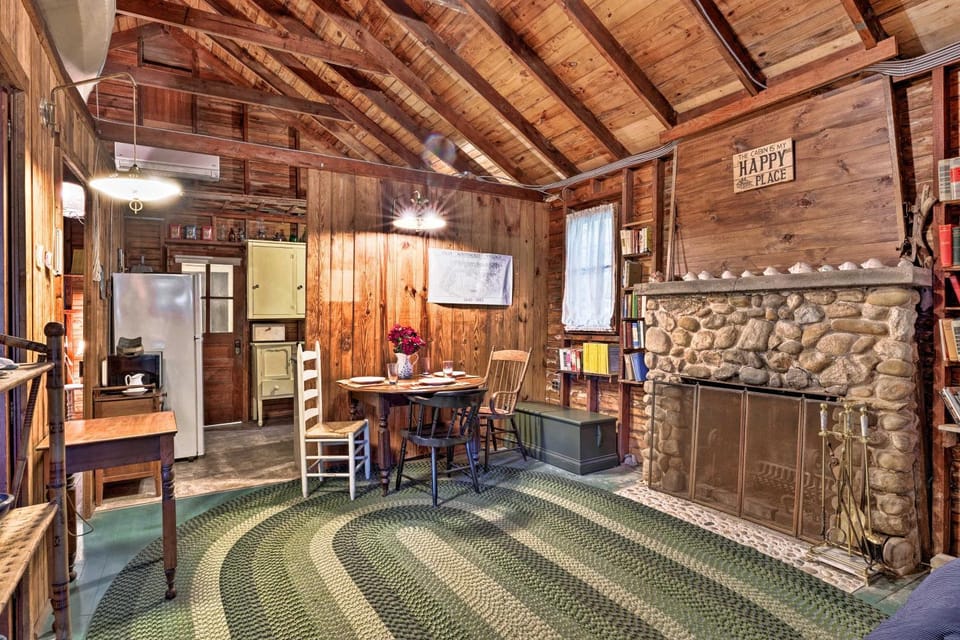 Southold Cottage w/ Patio & Grill - Walk to Beach! House in Peconic