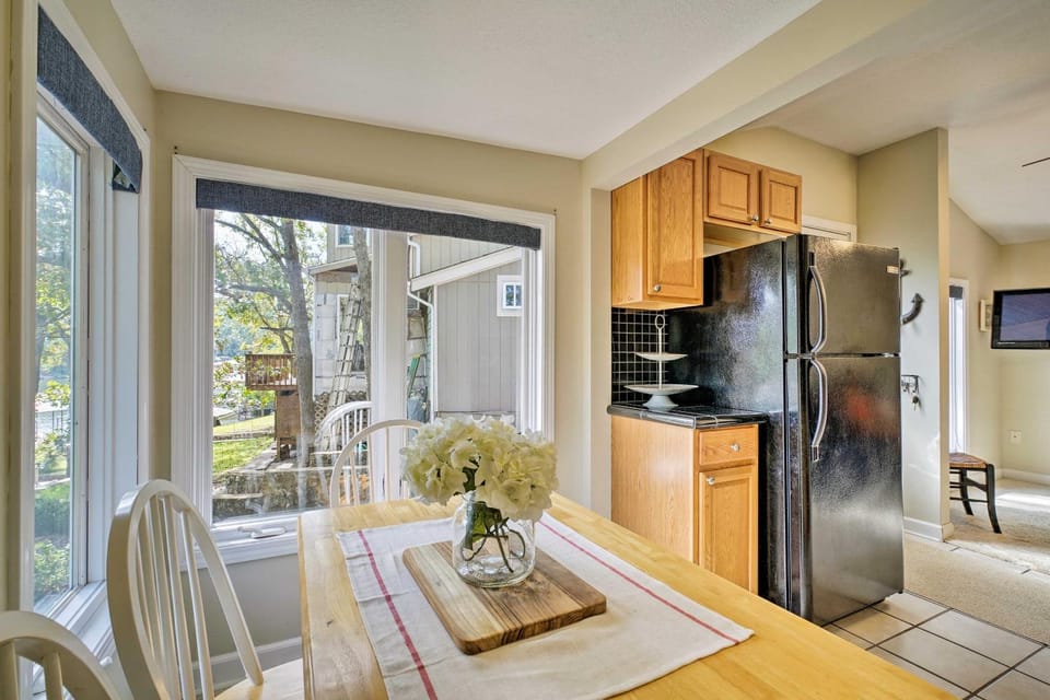 Family Fun! Lakeside Gem + Dock in Sunrise Beach House in Lake of the Ozarks