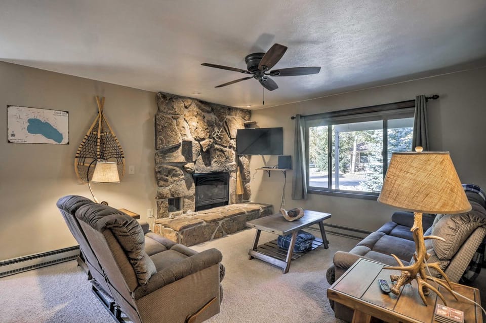 1 Block to Waterfront: Grand Lake Condo w/ Balcony House in Grand Lake