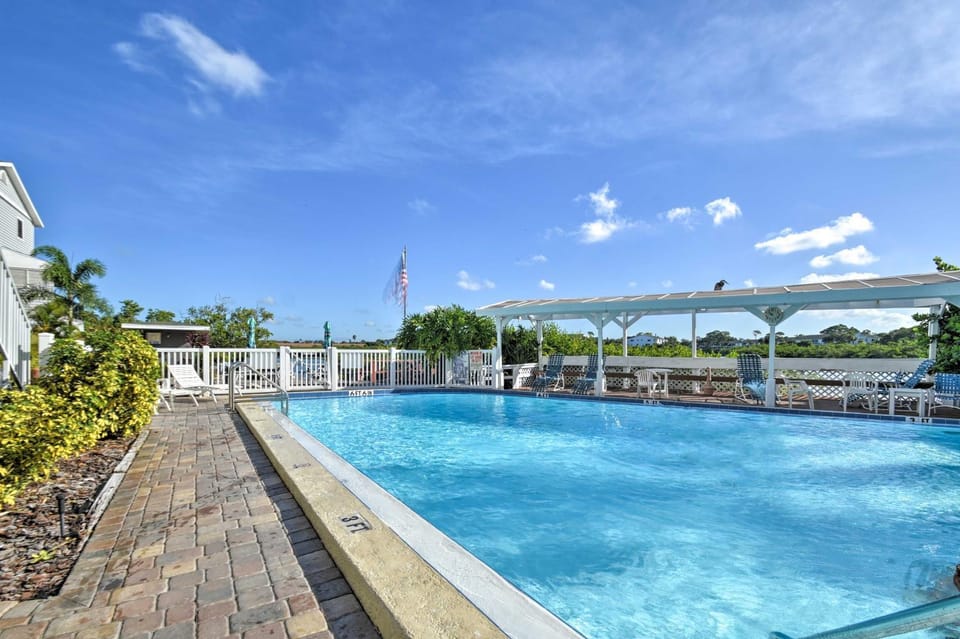 Pool Access & Kayaks: Indian Shores Townhome House in Indian Shores