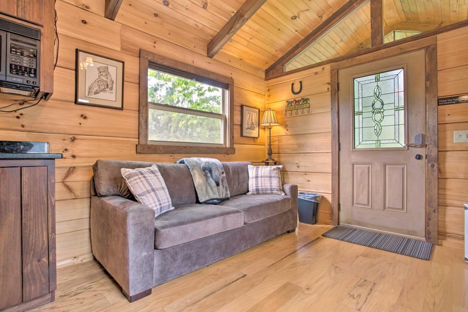 Year-Round Adventure! Rustic Cabin in Mill Spring Cabin in Tennessee