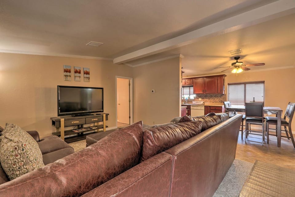3 Mi to Lake Powell: Page Home w/ Patio & BBQ House in Page