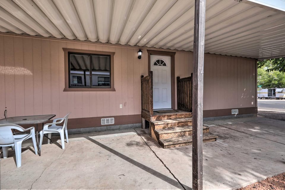 3 Mi to Lake Powell: Page Home w/ Patio & BBQ House in Page