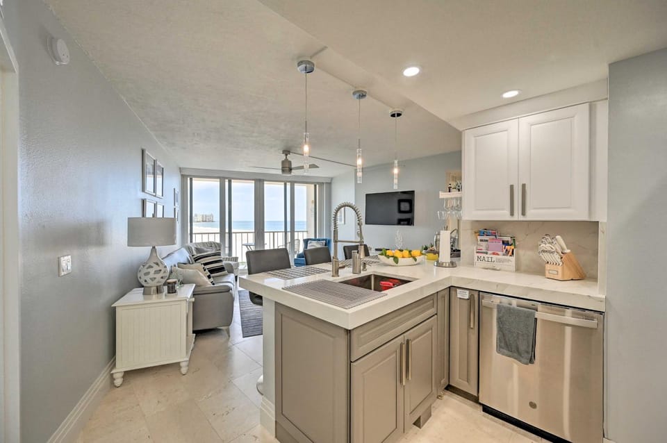 Beachfront Marco Island Condo w/ Pool Access! House in Marco Island