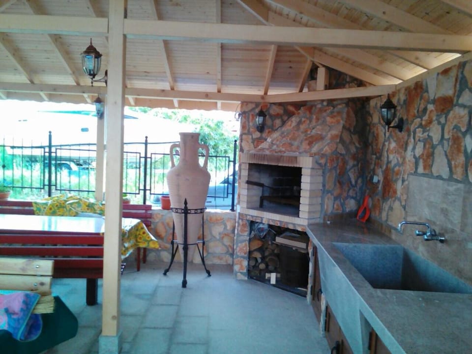 Patio, BBQ facilities, Communal kitchen
