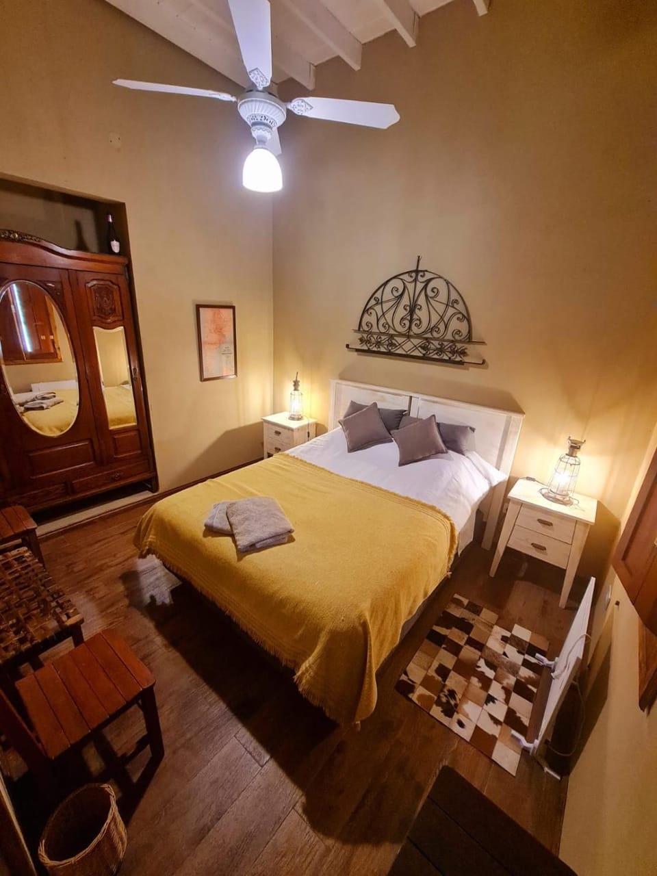 Bed, Photo of the whole room, Bedroom, fireplace
