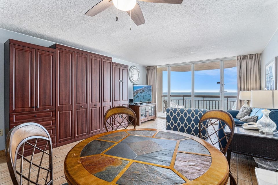 1206 Waters Edge Resort condo Apartment in Garden City