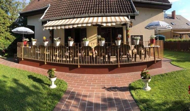 Ádám Vendégház Bed and Breakfast in Siófok