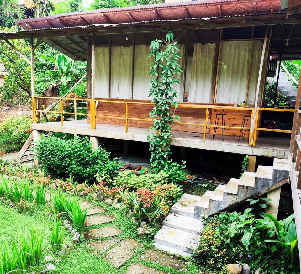 Property building, Day, Garden, Balcony/Terrace