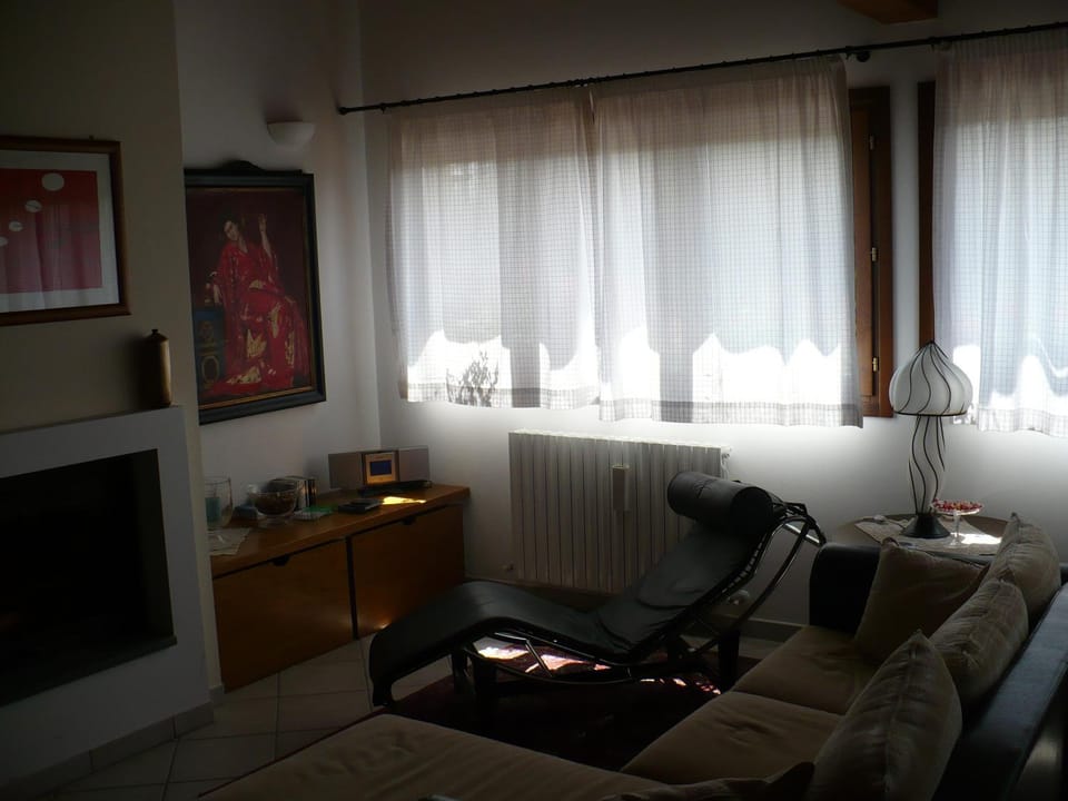 Communal lounge/ TV room, Lobby or reception