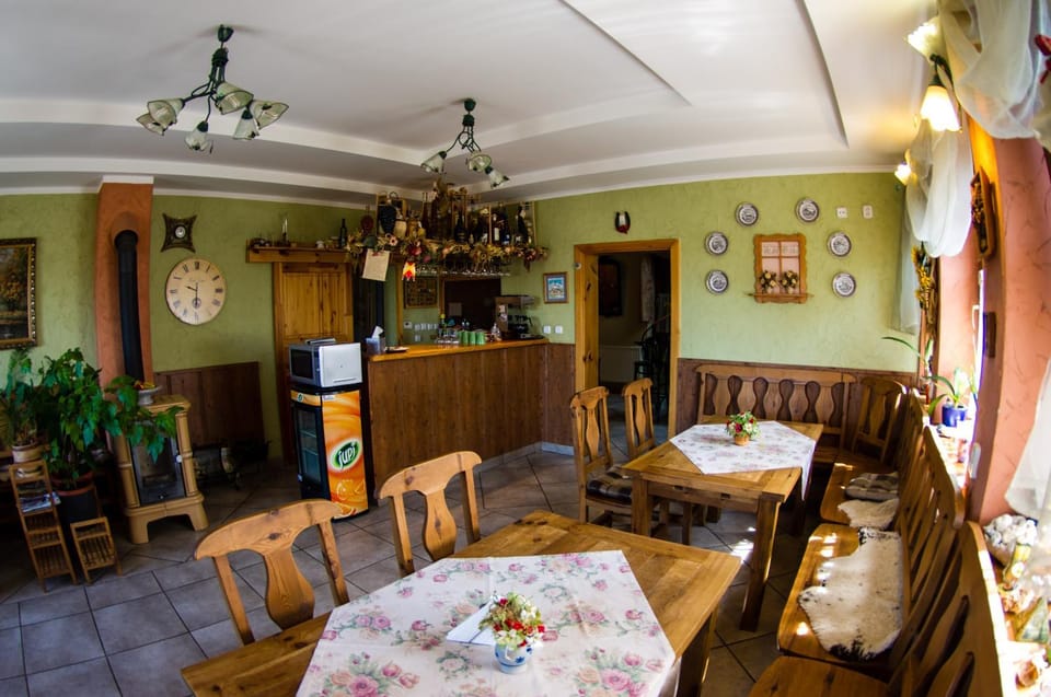 Seating area, Breakfast