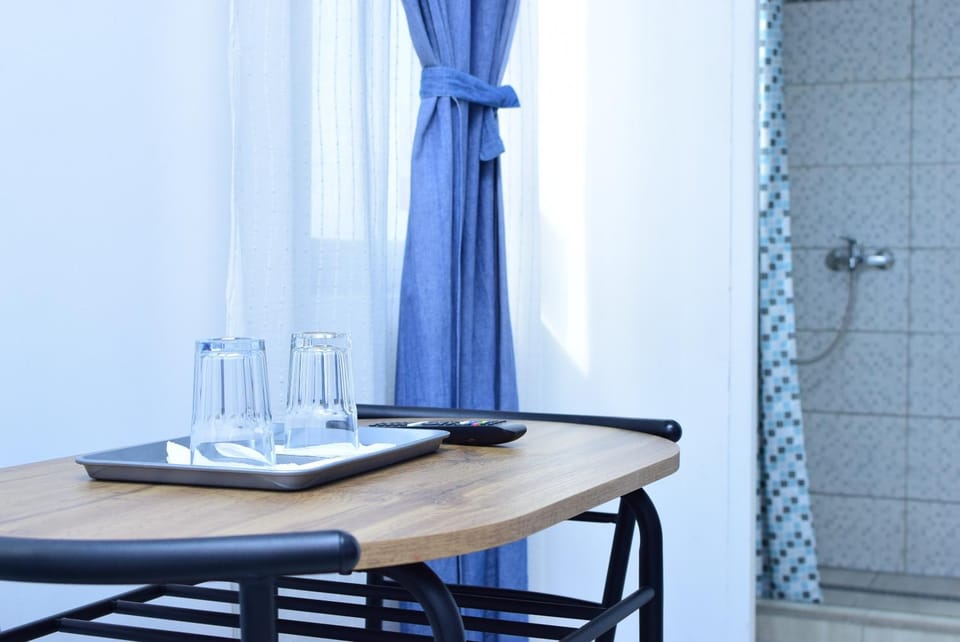 Photo of the whole room, Dining area, Meals