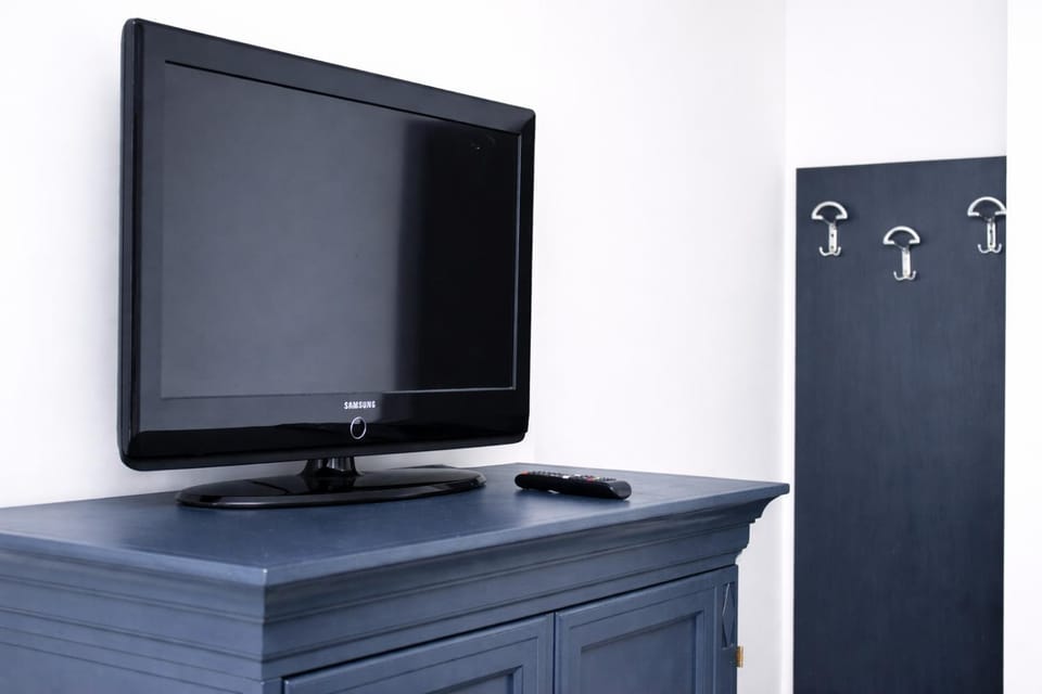 TV and multimedia, Photo of the whole room, wardrobe