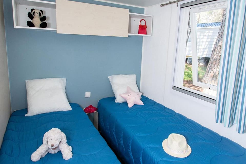 Bed, Summer, Bedroom, On site