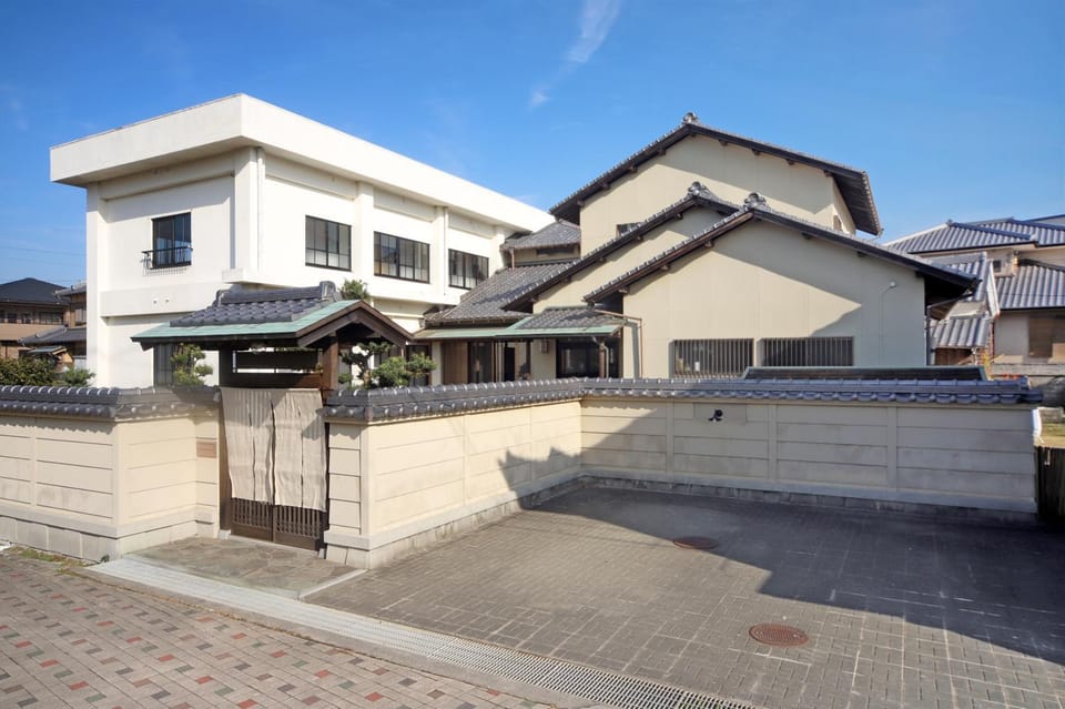 Property building, Day