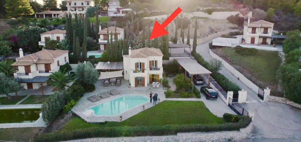 Property building, Neighbourhood, Natural landscape, Bird's eye view, Pool view, Street view, Swimming pool, Location