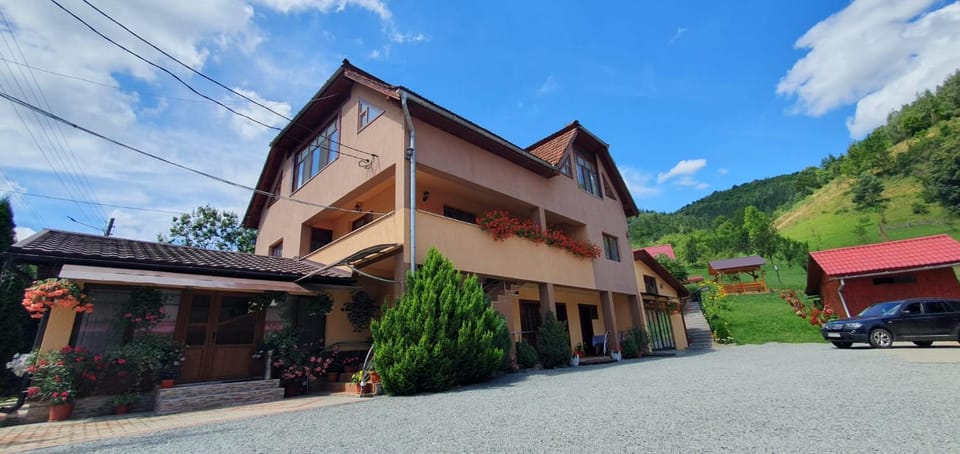 Property building, Mountain view, Parking