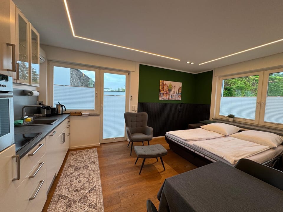 Bed, Kitchen or kitchenette, Living room, Photo of the whole room, Dining area, Bedroom, oven, stove