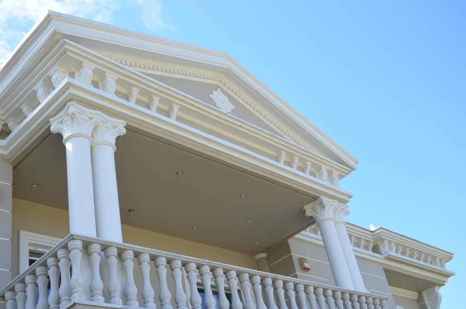 Facade/entrance, Balcony/Terrace, Garden view
