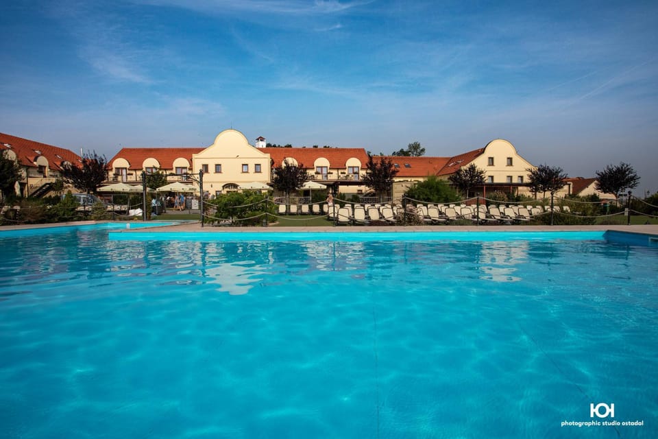 Property building, Swimming pool, Swimming pool