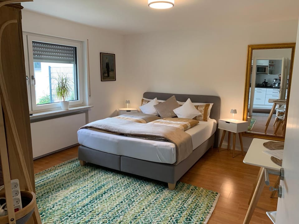 Photo of the whole room, Bedroom