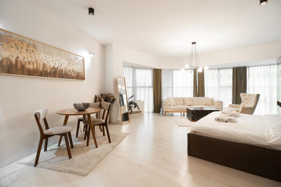 Bed, Living room, Photo of the whole room, Seating area, Dining area