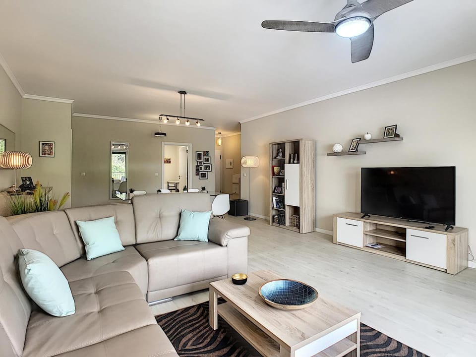 Property building, Communal lounge/ TV room, TV and multimedia, Living room, Dining area