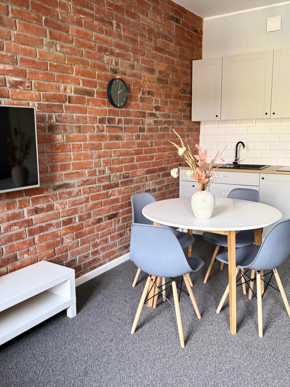 TV and multimedia, Kitchen or kitchenette, Dining area