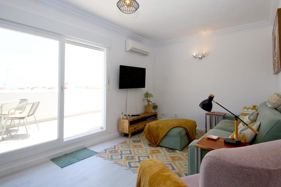 TV and multimedia, Living room, Seating area, air conditioner